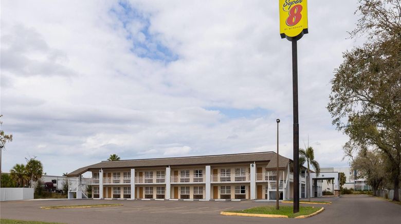 Super 8 Ellenton Bradenton Area Exterior. Images powered by <a href="https://iceportal.shijigroup.com" target="_blank" rel="noopener">Ice Portal</a>.