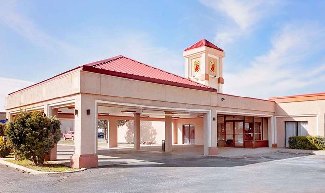 Super 8 Plainview Exterior