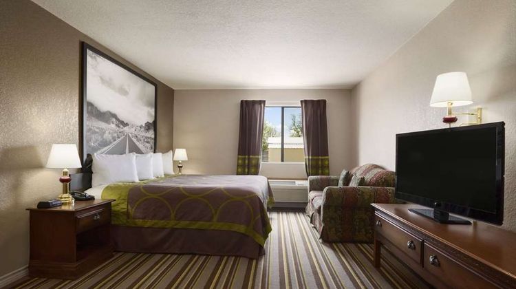 Super 8 Childress Suite