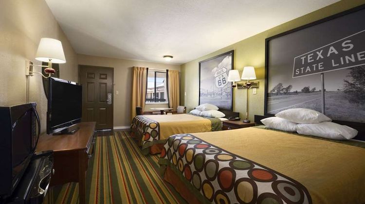 Super 8 Childress Room