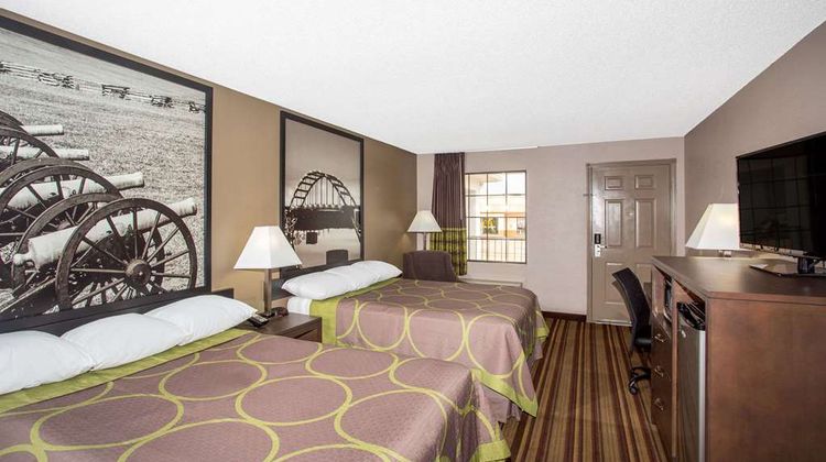Super 8 Springdale Room
