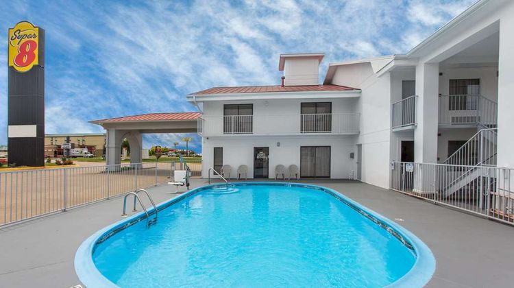 Super 8 Springdale Pool