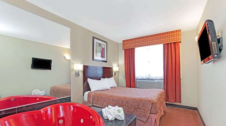 <b>Super 8 Long Island City LGA Hotel Suite</b>. Images powered by <a href="https://iceportal.shijigroup.com/" title="IcePortal" target="_blank">IcePortal</a>.