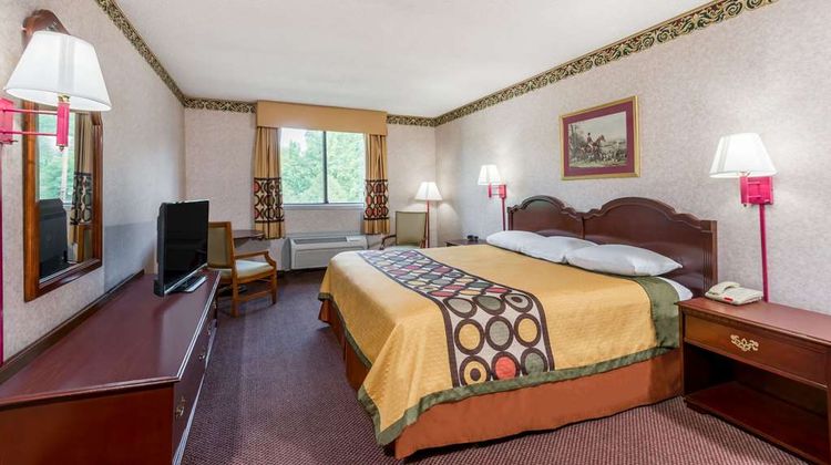 Super 8 Hancock Room