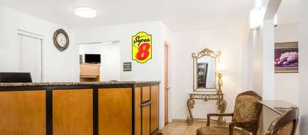 Super 8 Cloverdale Lobby