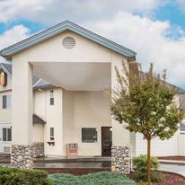 Super 8 Cloverdale