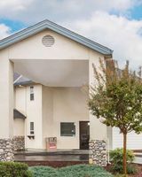 Super 8 Cloverdale