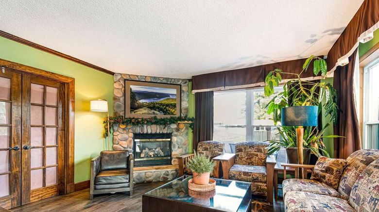 <b>Super 8 Lake George/Downtown Lobby</b>. Images powered by <a href="https://iceportal.shijigroup.com/" title="IcePortal" target="_blank">IcePortal</a>.