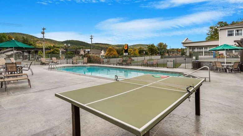 <b>Super 8 Lake George/Downtown Pool</b>. Images powered by <a href="https://iceportal.shijigroup.com/" title="IcePortal" target="_blank">IcePortal</a>.