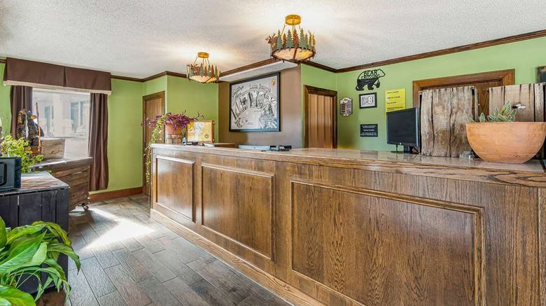 <b>Super 8 Lake George/Downtown Lobby</b>. Images powered by <a href="https://iceportal.shijigroup.com/" title="IcePortal" target="_blank">IcePortal</a>.