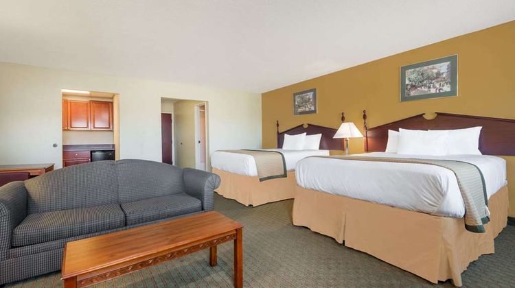 Days Inn Norton Suite
