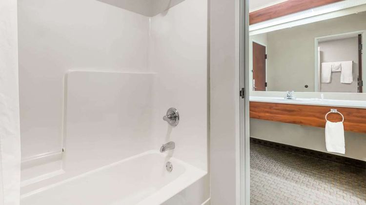 Days Inn Norton Room
