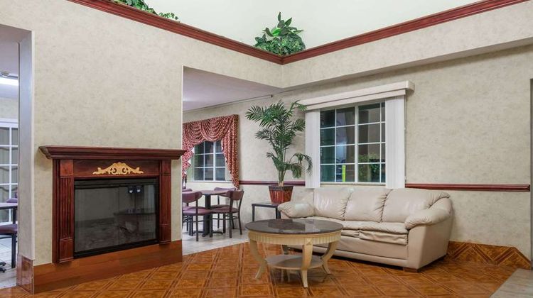 Days Inn Norton Lobby