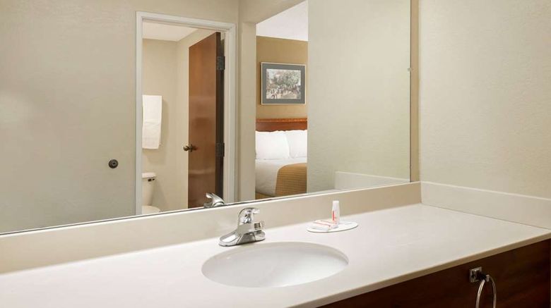 <b>Days Inn Norton Room</b>. Images powered by <a href="https://iceportal.shijigroup.com/" title="IcePortal" target="_blank">IcePortal</a>.