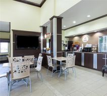 Super 8 Fairfield Lobby