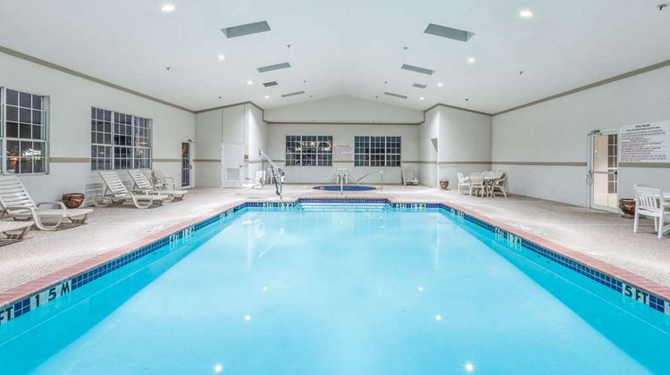 Super 8 Hillsboro Pool