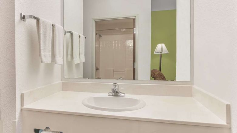 <b>Super 8 Hillsboro Room</b>. Images powered by <a href="https://iceportal.shijigroup.com/" title="IcePortal" target="_blank">IcePortal</a>.
