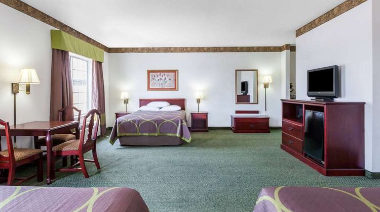 Super 8 Hillsboro Room