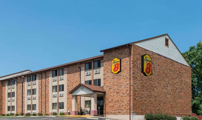Super 8 St Charles Exterior