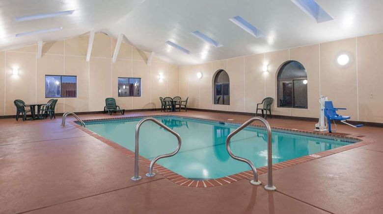 <b>Super 8 St Charles Pool</b>. Images powered by <a href="https://iceportal.shijigroup.com/" title="IcePortal" target="_blank">IcePortal</a>.