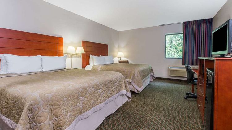 Super 8 St Charles Room