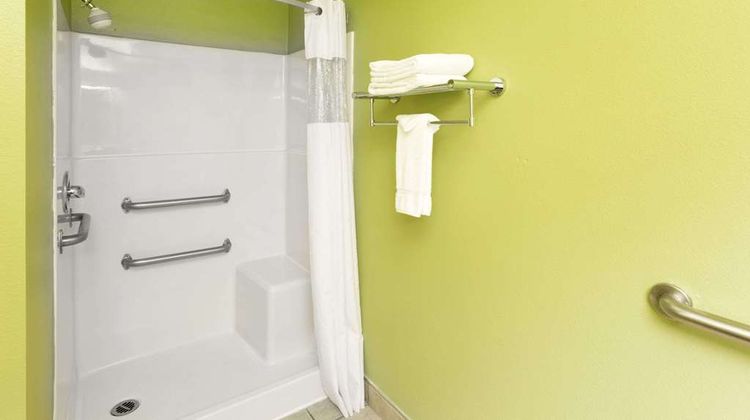 Days Inn Newport Room