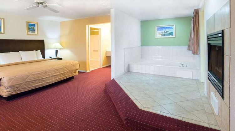 Days Inn Newport Suite