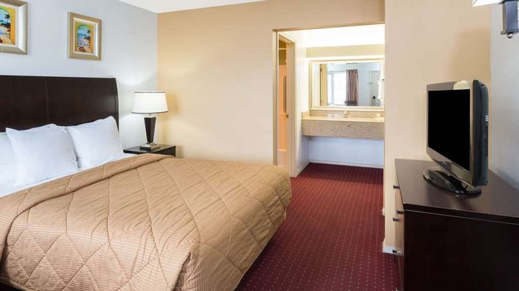 Days Inn Newport Room