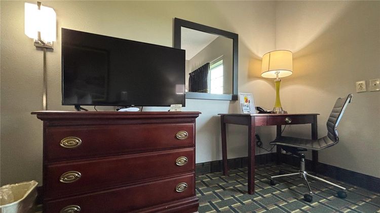 Super 8  Mt. Carmel Room
