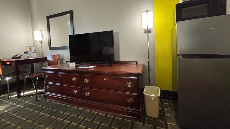 <b>Super 8  Mt. Carmel Room</b>. Images powered by <a href="https://iceportal.shijigroup.com/" title="IcePortal" target="_blank">IcePortal</a>.