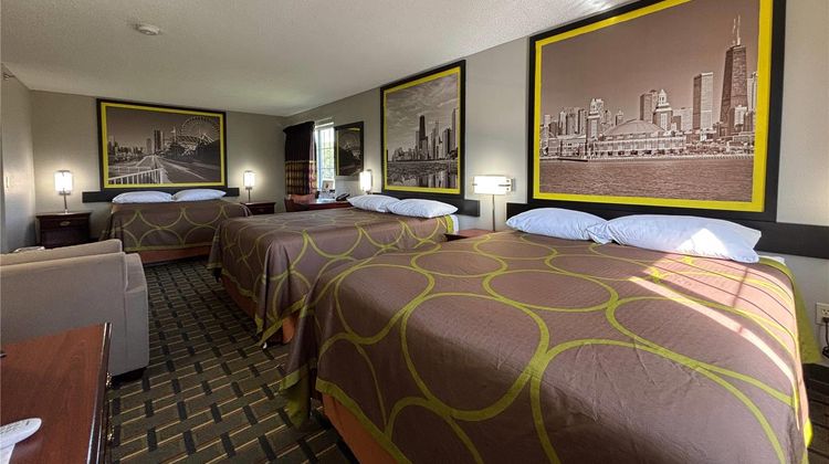 Super 8  Mt. Carmel Suite
