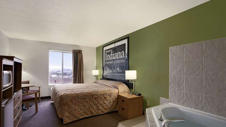 Super 8 Corydon Suite