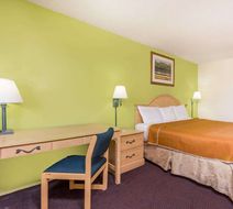 Travelodge Cordele Room