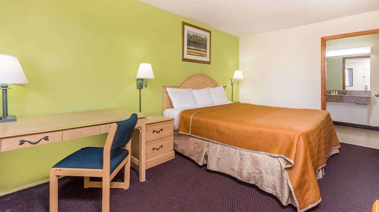 Travelodge Cordele Room