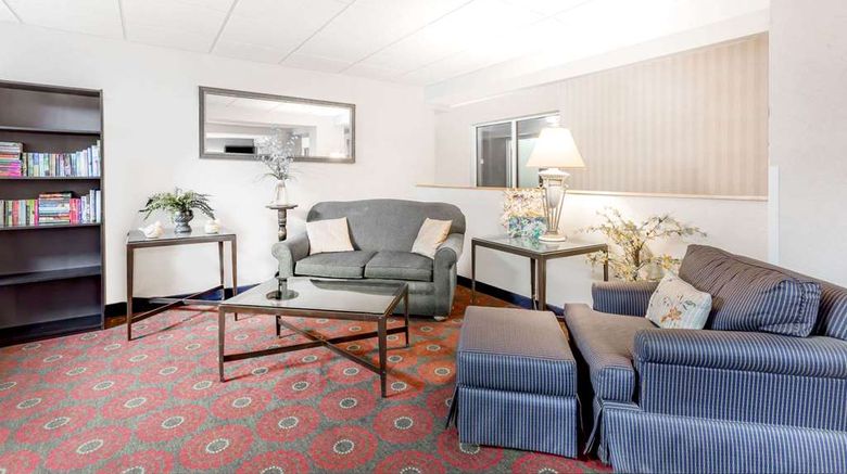 <b>Days Inn Cedar Falls- University Plaza Lobby</b>. Images powered by <a href="https://iceportal.shijigroup.com/" title="IcePortal" target="_blank">IcePortal</a>.