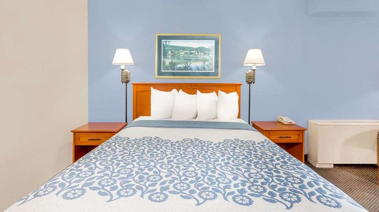 <b>Days Inn Cedar Falls- University Plaza Room</b>. Images powered by <a href="https://iceportal.shijigroup.com/" title="IcePortal" target="_blank">IcePortal</a>.