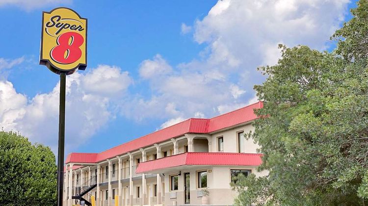 Super 8 Laurel Exterior