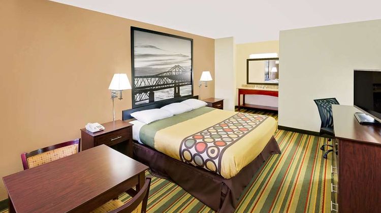 Super 8 Laurel Room