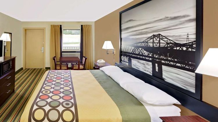 Super 8 Laurel Room