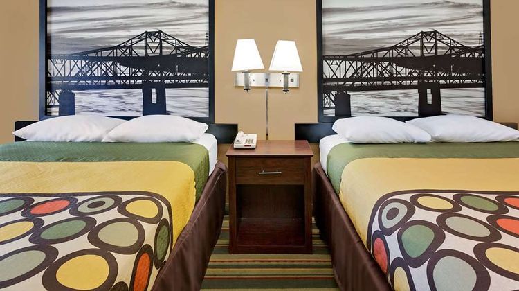 Super 8 Laurel Room