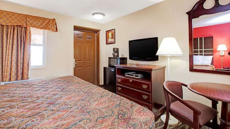 <b>Days Inn Ridgefield NJ Suite</b>. Images powered by <a href="https://iceportal.shijigroup.com/" title="IcePortal" target="_blank">IcePortal</a>.