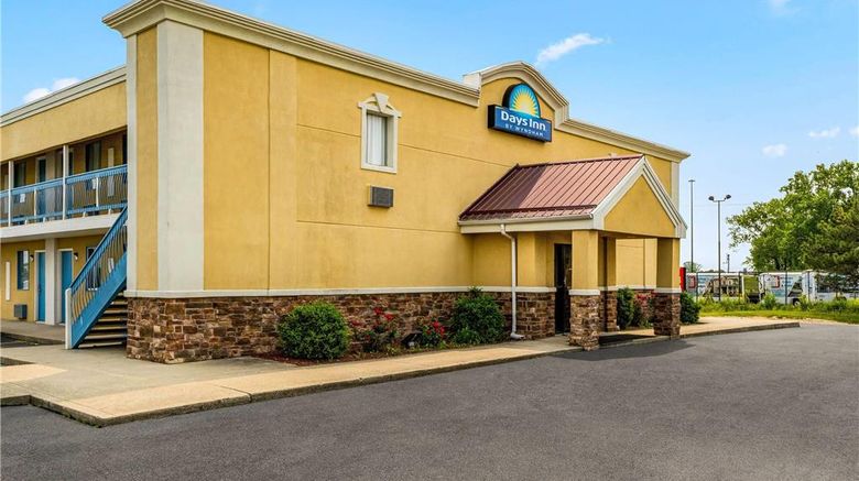 <b>Days Inn Fort Wayne Exterior</b>. Images powered by <a href="https://iceportal.shijigroup.com/" title="IcePortal" target="_blank">IcePortal</a>.