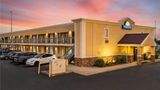 <b>Days Inn Fort Wayne Exterior</b>. Images powered by <a href="https://iceportal.shijigroup.com/" title="IcePortal" target="_blank">IcePortal</a>.