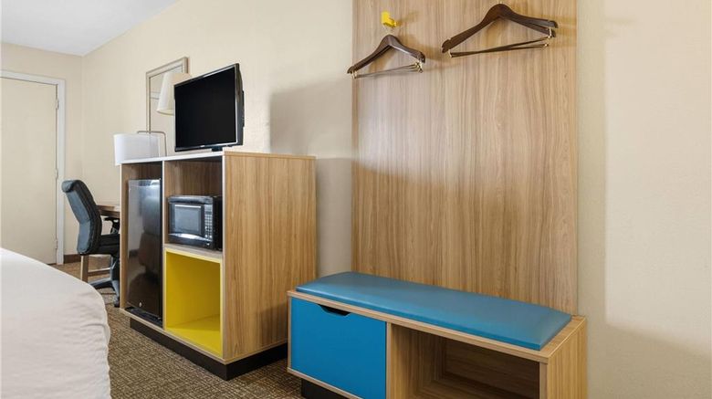 <b>Days Inn Fort Wayne Room</b>. Images powered by <a href="https://iceportal.shijigroup.com/" title="IcePortal" target="_blank">IcePortal</a>.