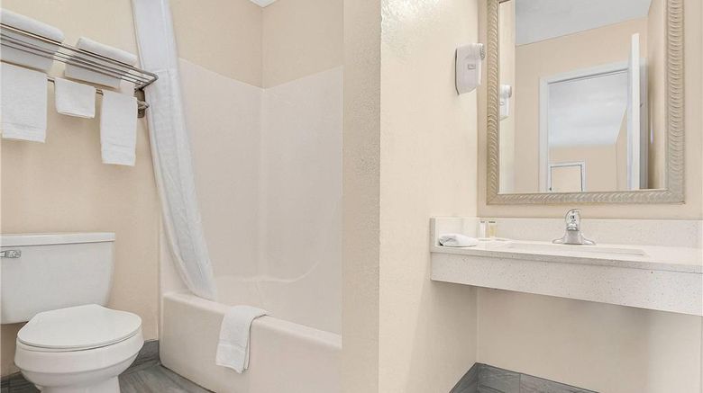 <b>Days Inn Fort Wayne Room</b>. Images powered by <a href="https://iceportal.shijigroup.com/" title="IcePortal" target="_blank">IcePortal</a>.