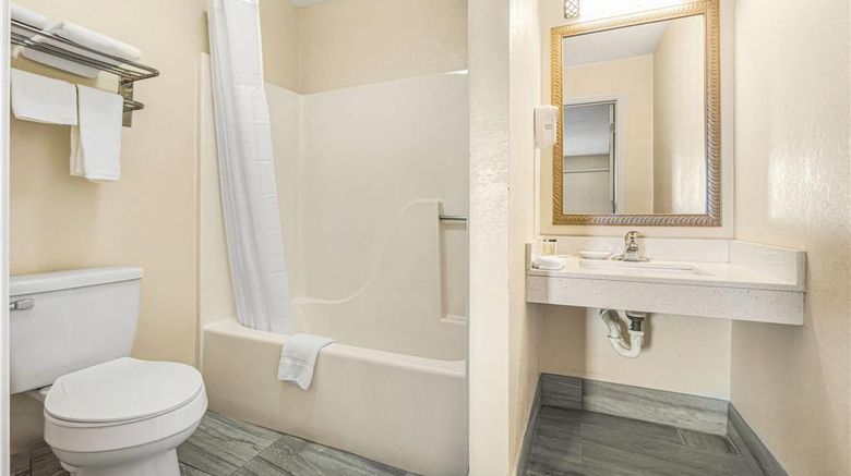 <b>Days Inn Fort Wayne Room</b>. Images powered by <a href="https://iceportal.shijigroup.com/" title="IcePortal" target="_blank">IcePortal</a>.