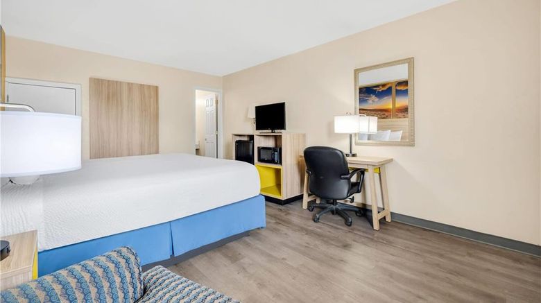 <b>Days Inn Fort Wayne Room</b>. Images powered by <a href="https://iceportal.shijigroup.com/" title="IcePortal" target="_blank">IcePortal</a>.