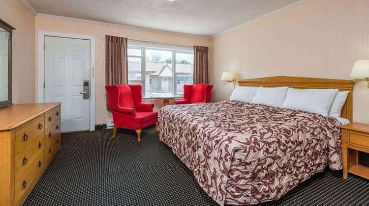 Knights Inn London Airport Room