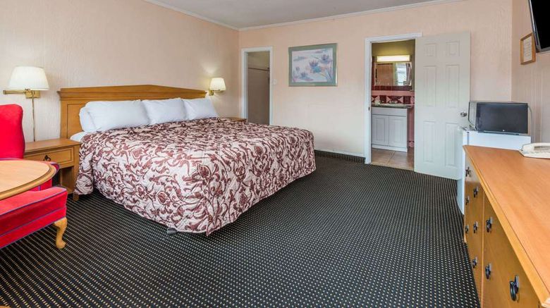 <b>Knights Inn London Airport Room</b>. Images powered by <a href="https://iceportal.shijigroup.com/" title="IcePortal" target="_blank">IcePortal</a>.