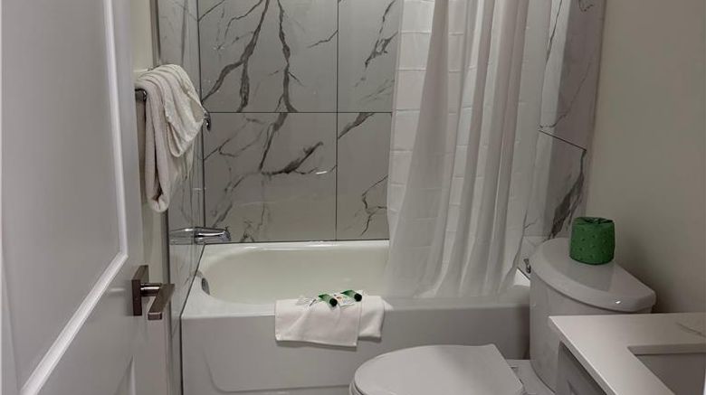 <b>Knights Inn London Airport Room</b>. Images powered by <a href="https://iceportal.shijigroup.com/" title="IcePortal" target="_blank">IcePortal</a>.